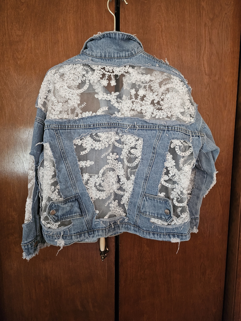 40 Monas- Denim w/ Floral Lace - Distressed Cropped Jacket- Size L - Picture 2 of 8